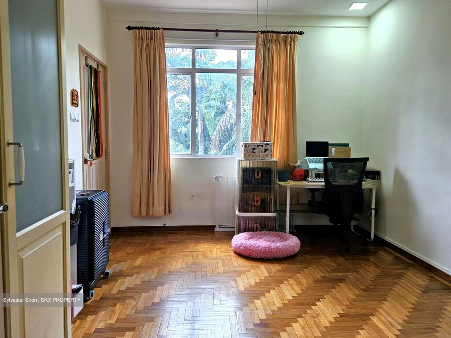 Flora Road (D17), Terrace #463038981